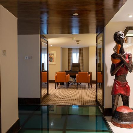 Lagos Continental Hotel Esterno foto The interior of a suite at the Taj Bengal