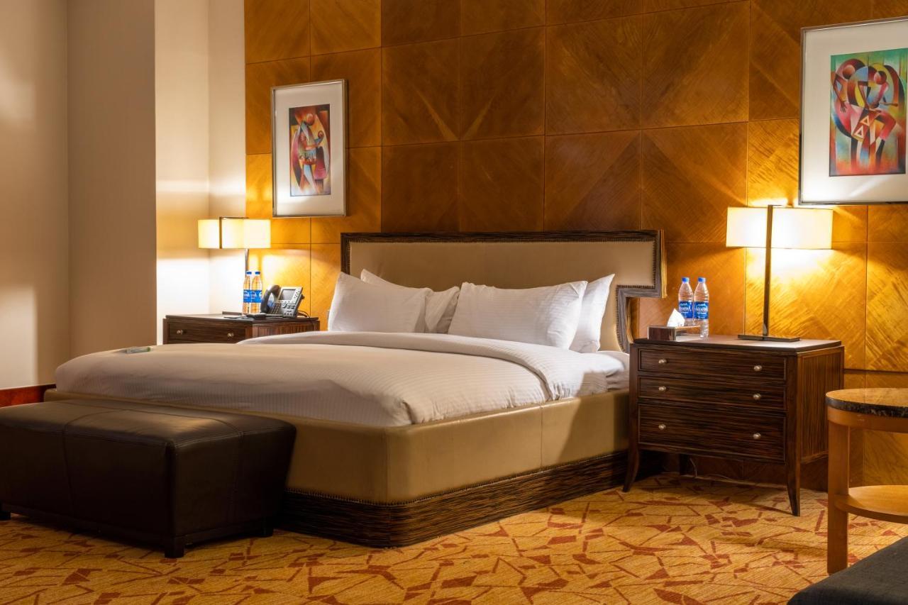 Lagos Continental Hotel Esterno foto A bedroom at the Fairmont