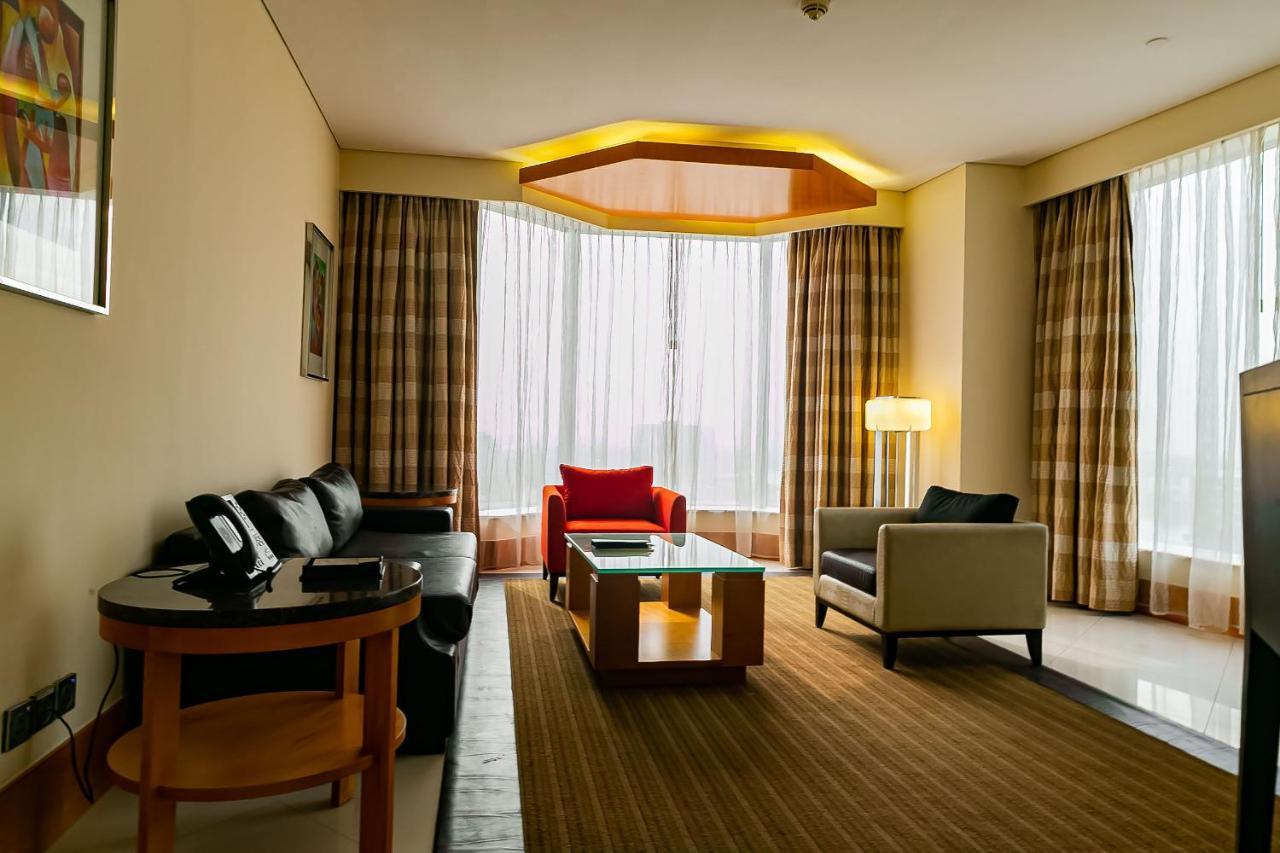 Lagos Continental Hotel Esterno foto Living room of a suite at the hotel