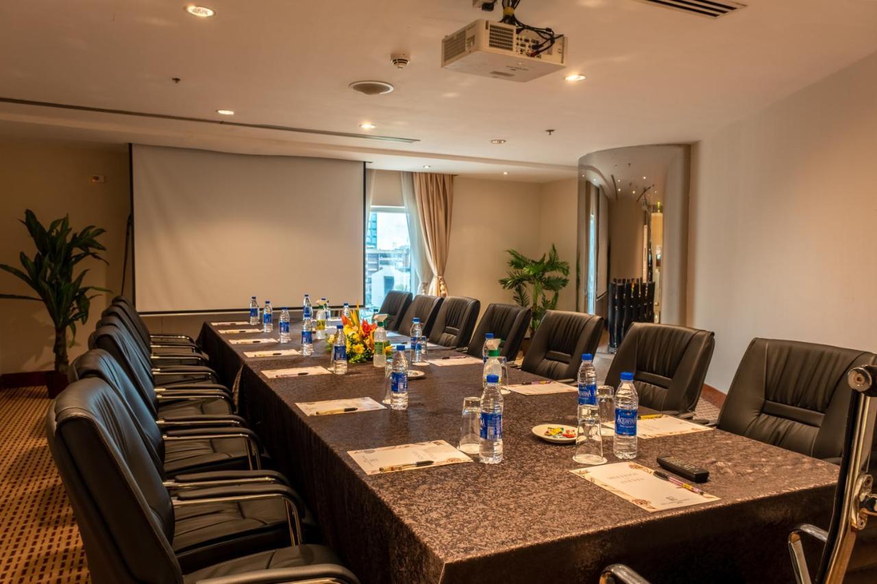 Lagos Continental Hotel Esterno foto Meeting room at the hotel