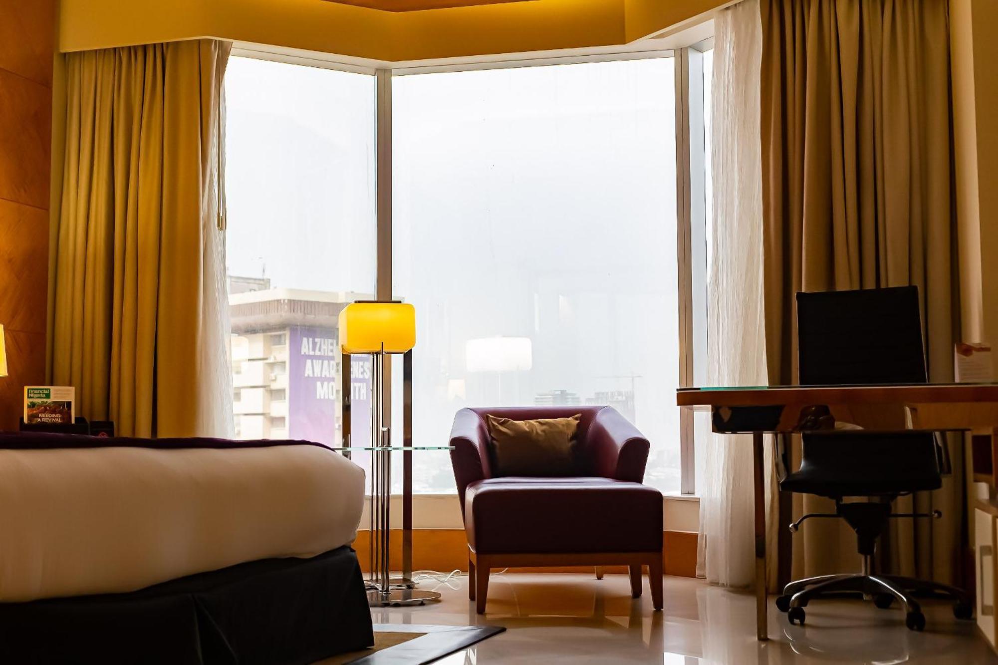 Lagos Continental Hotel Esterno foto A room at the hotel