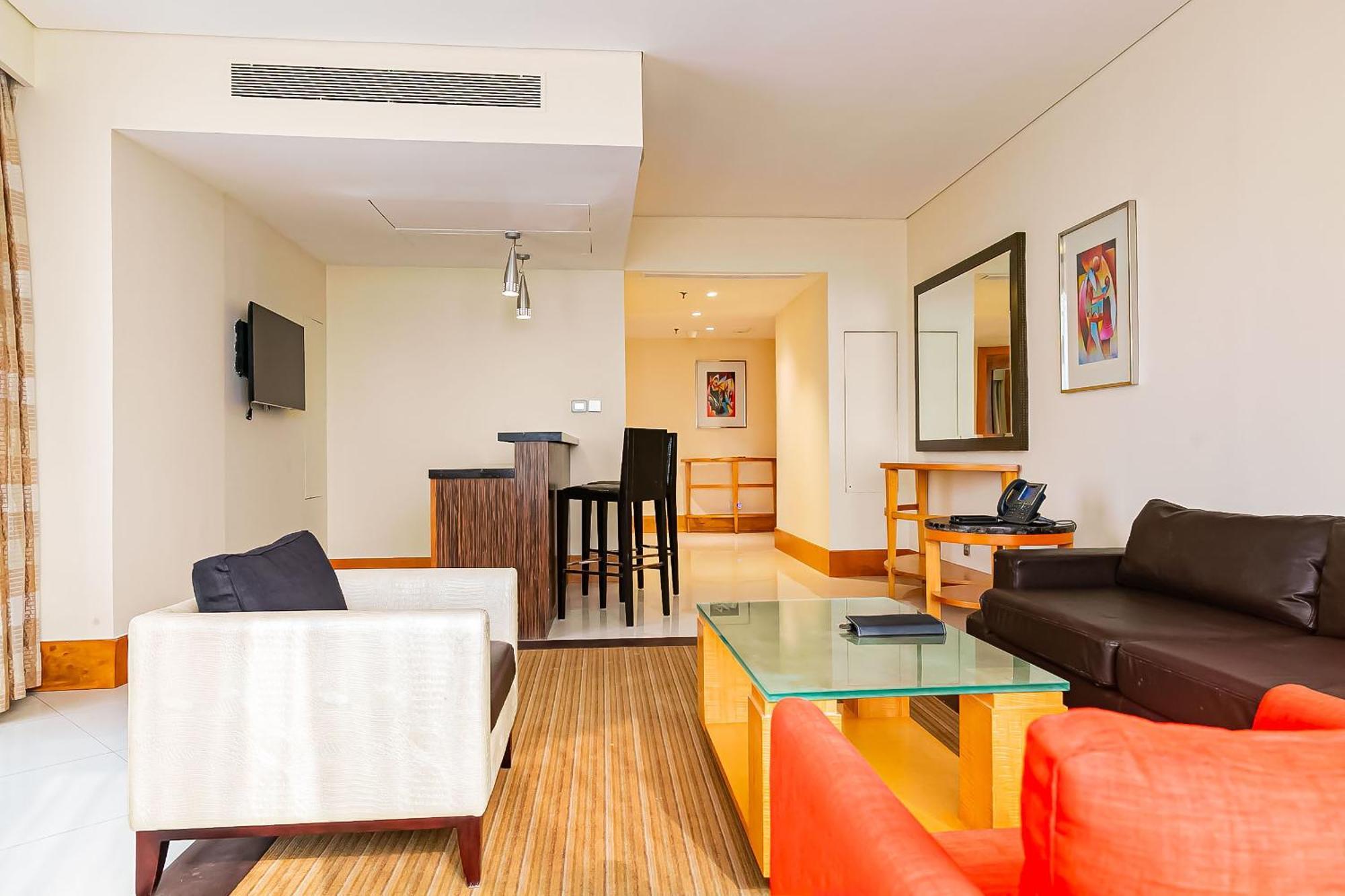 Lagos Continental Hotel Esterno foto A typical apartment at the hotel