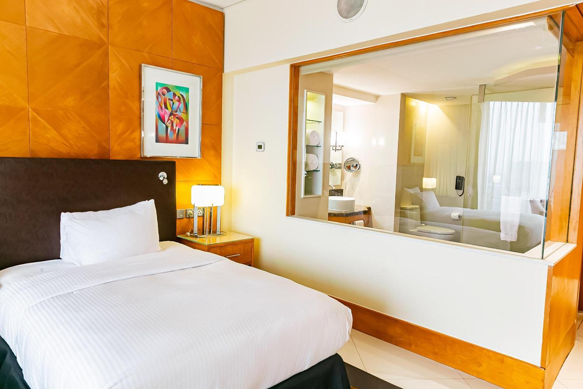 Lagos Continental Hotel Esterno foto A room at the hotel