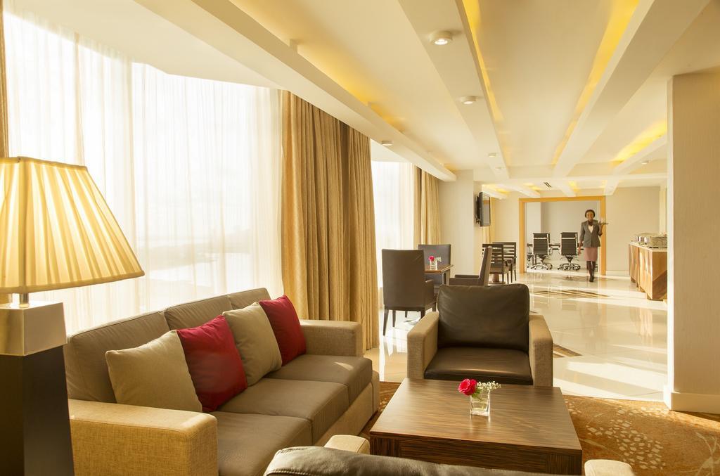 Lagos Continental Hotel Esterno foto A suite at the hotel