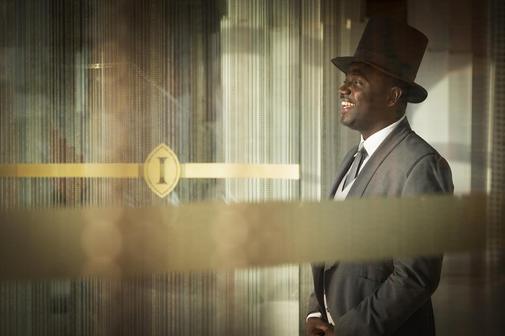 Lagos Continental Hotel Esterno foto A doorman at the entrance of a nightclub in London