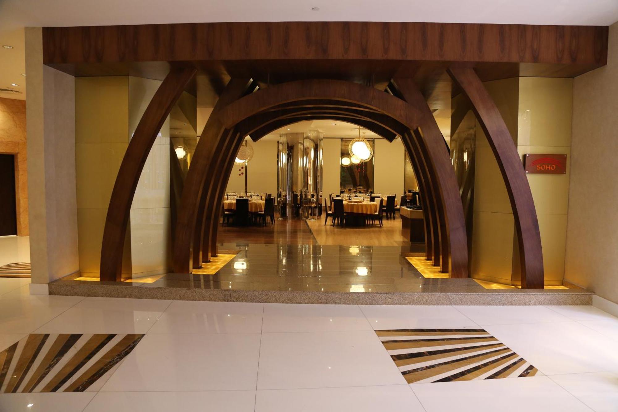 Lagos Continental Hotel Esterno foto The interior of the hotel