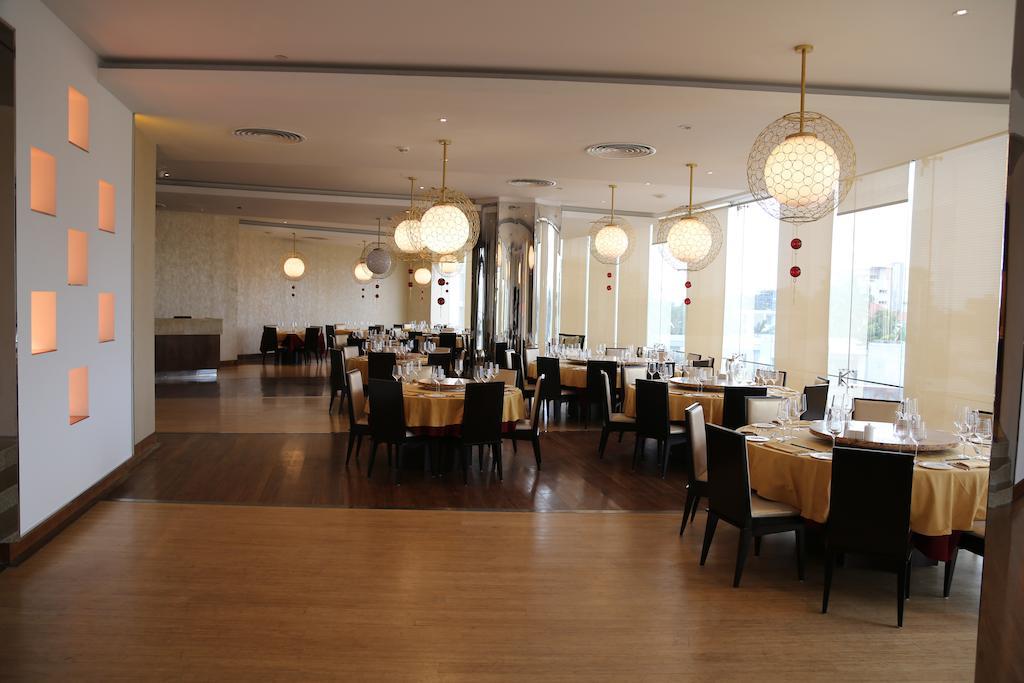 Lagos Continental Hotel Esterno foto The restaurant