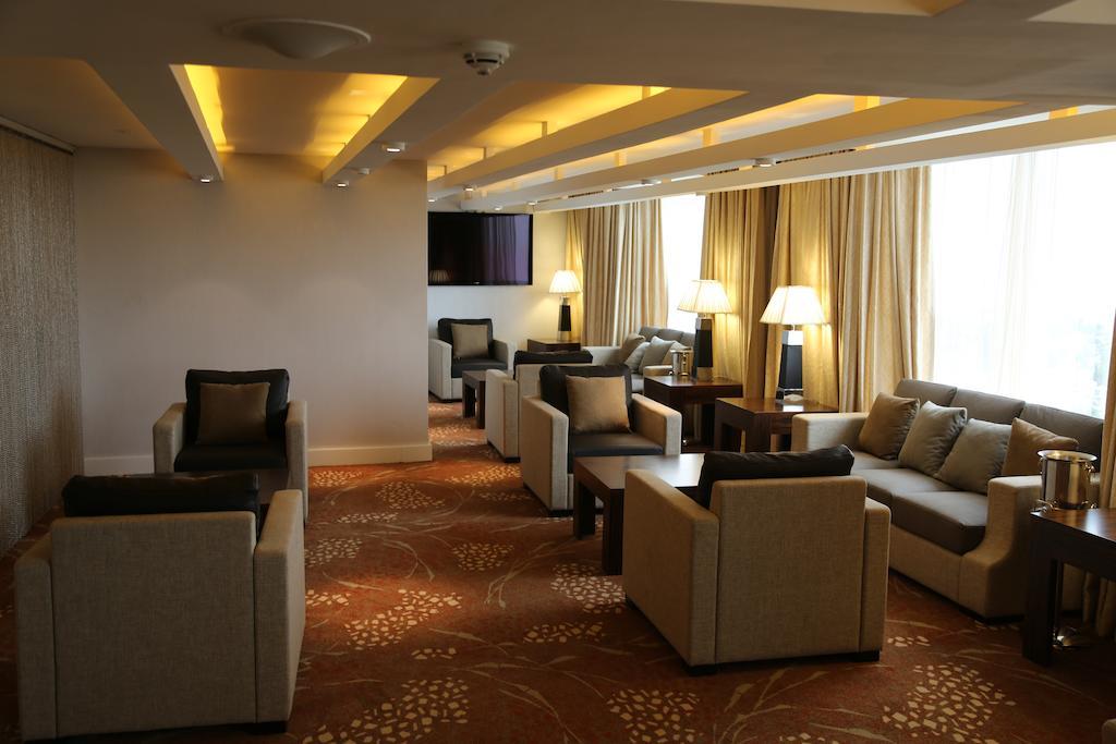 Lagos Continental Hotel Esterno foto The lounge at the airport